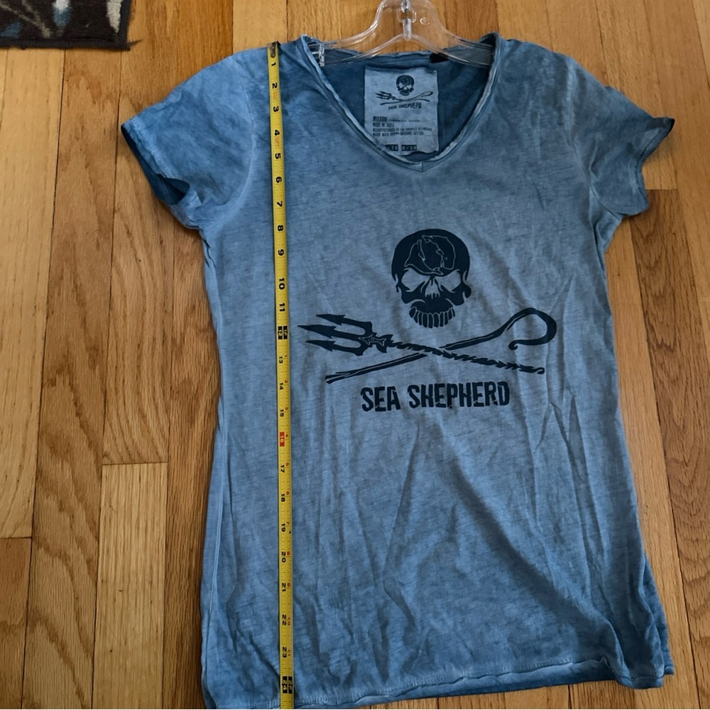 Sea Shepherd, RARE tie-dye women’s blue T-shirt, S/36.  100% organic cotton NEW